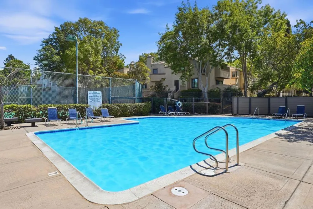 8437 Via Mallorca La Jolla, CA 92037