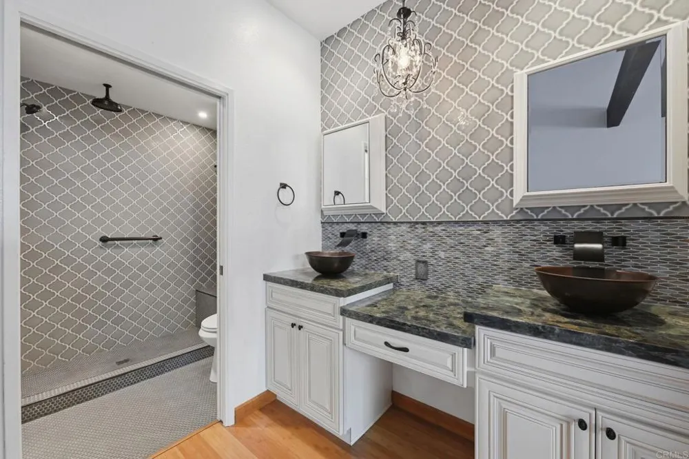 8437 Via Mallorca La Jolla, CA 92037