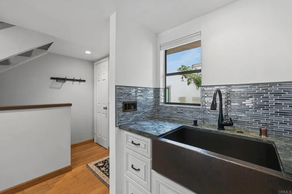 8437 Via Mallorca La Jolla, CA 92037