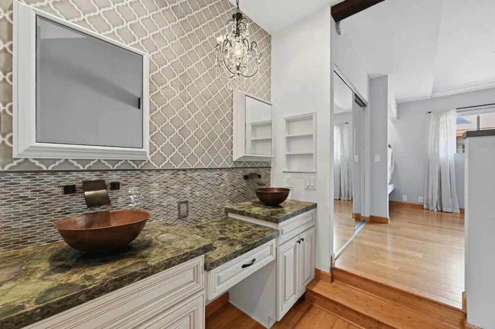 8437 Via Mallorca La Jolla, CA 92037