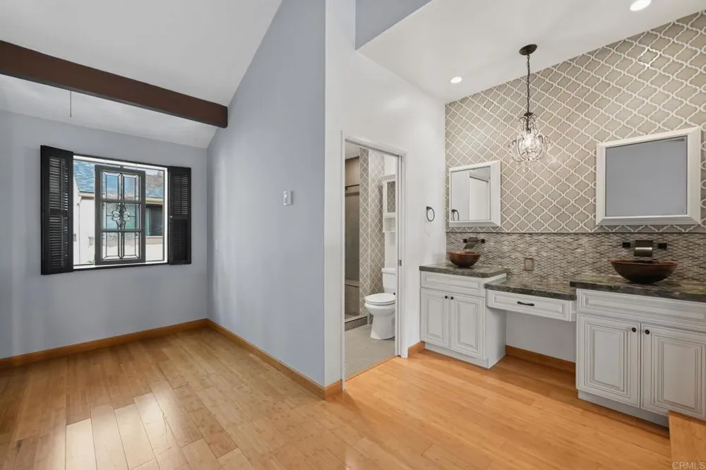 8437 Via Mallorca La Jolla, CA 92037
