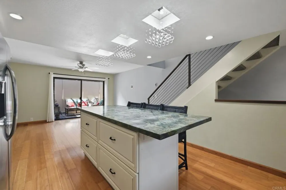 8437 Via Mallorca La Jolla, CA 92037