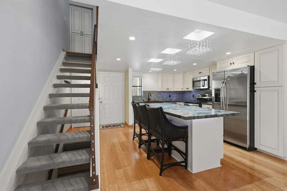 8437 Via Mallorca La Jolla, CA 92037