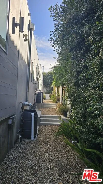 10572 Putney Road Los Angeles, CA 90064