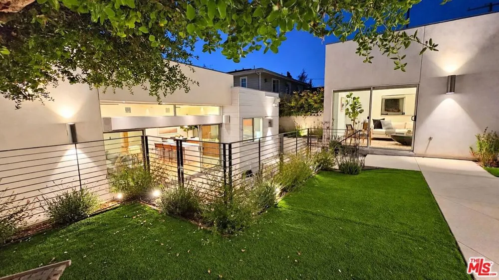 10572 Putney Road Los Angeles, CA 90064