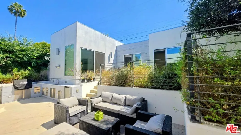 10572 Putney Road Los Angeles, CA 90064