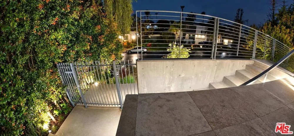 10572 Putney Road Los Angeles, CA 90064
