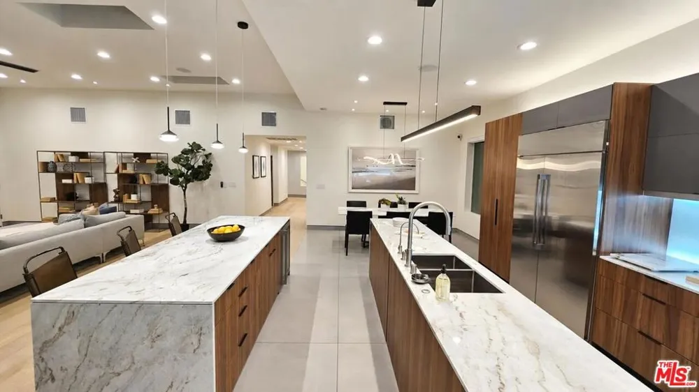 10572 Putney Road Los Angeles, CA 90064