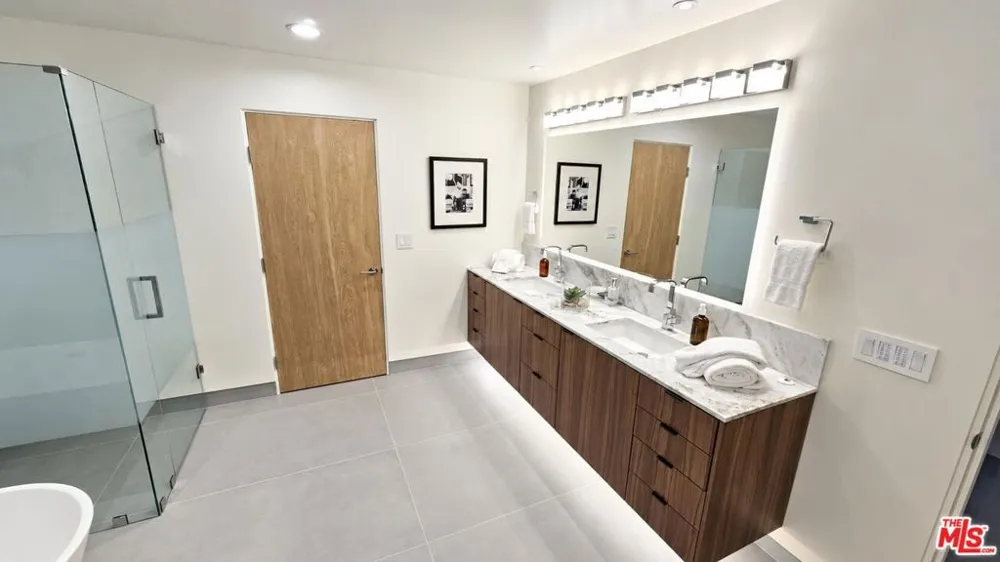 10572 Putney Road Los Angeles, CA 90064