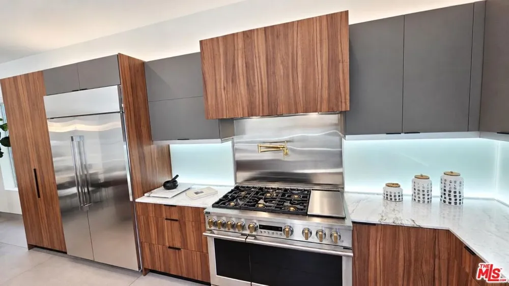 10572 Putney Road Los Angeles, CA 90064