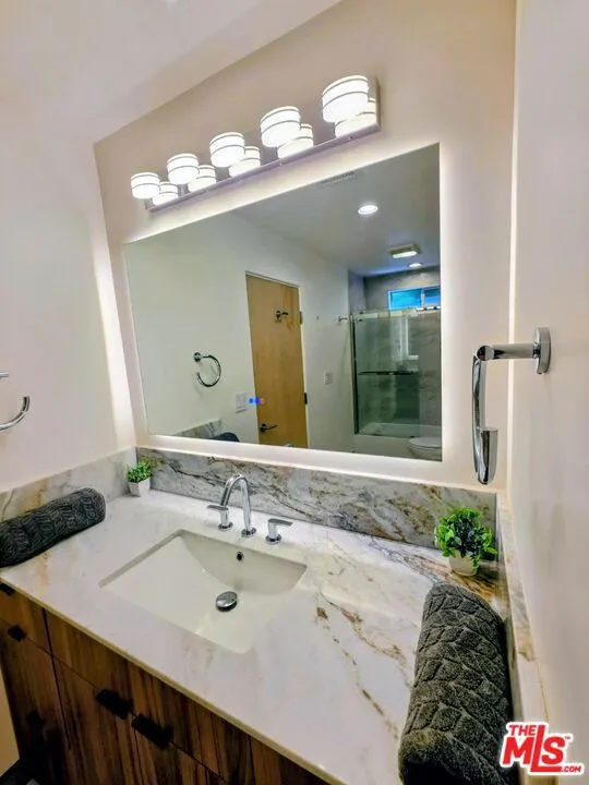 10572 Putney Road Los Angeles, CA 90064