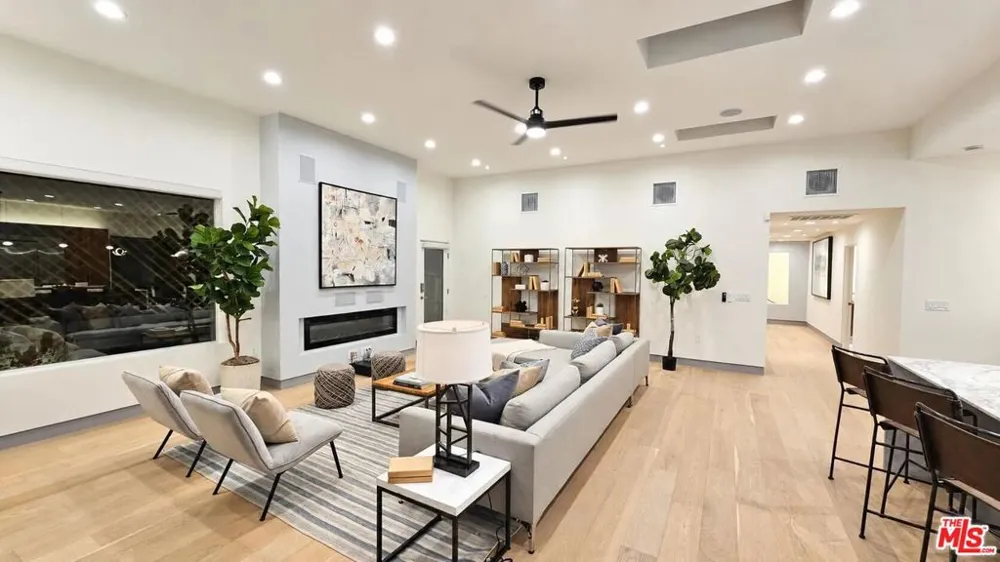 10572 Putney Road Los Angeles, CA 90064