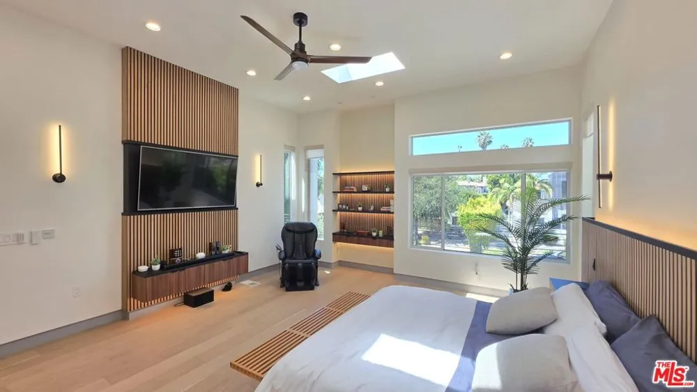 10572 Putney Road Los Angeles, CA 90064