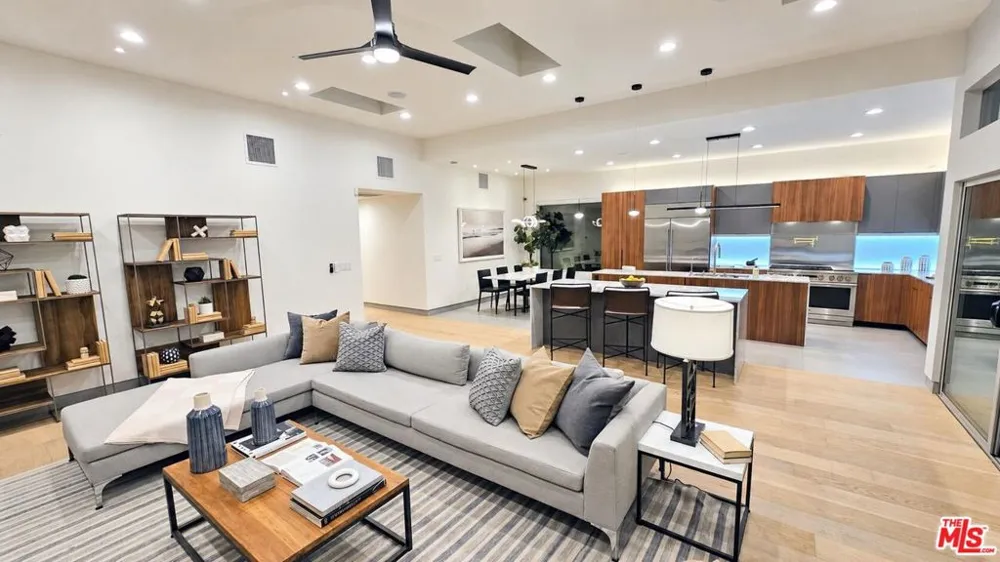 10572 Putney Road Los Angeles, CA 90064