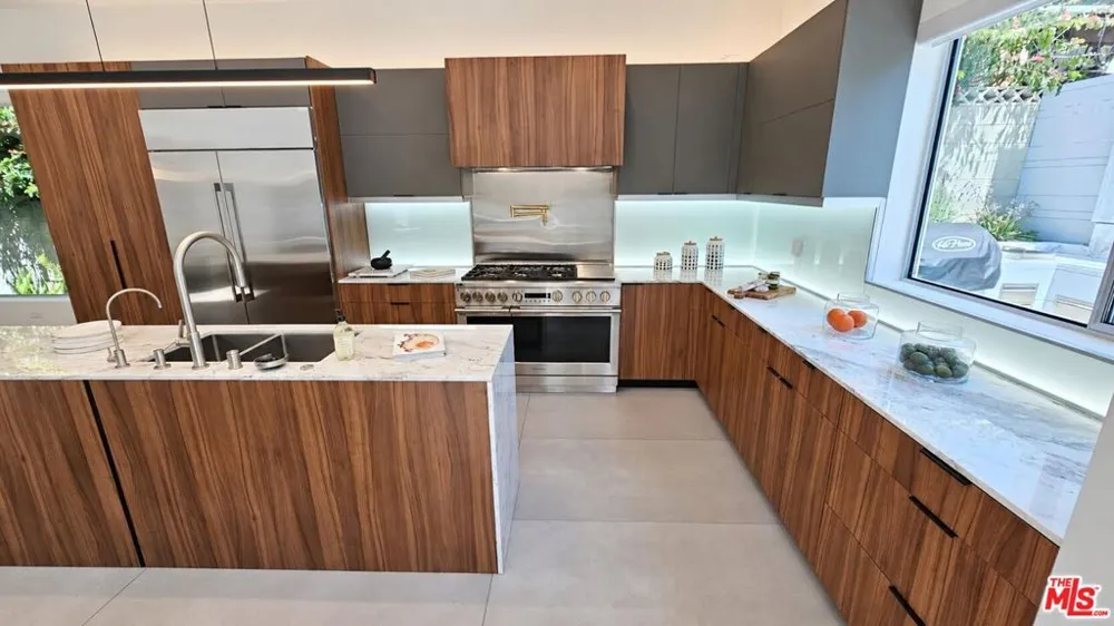 10572 Putney Road Los Angeles, CA 90064