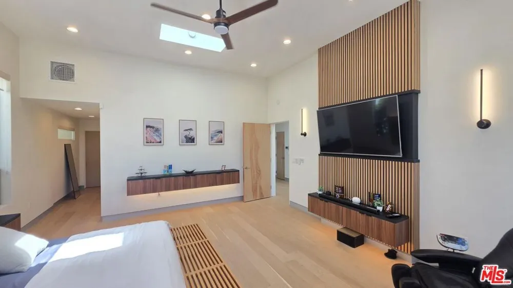 10572 Putney Road Los Angeles, CA 90064