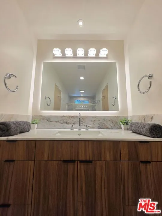 10572 Putney Road Los Angeles, CA 90064
