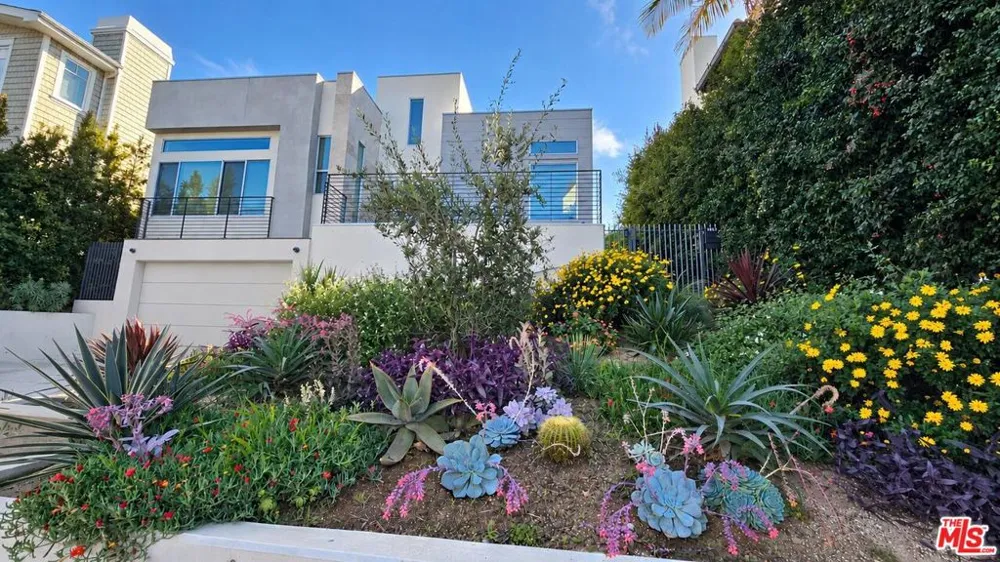 10572 Putney Road Los Angeles, CA 90064