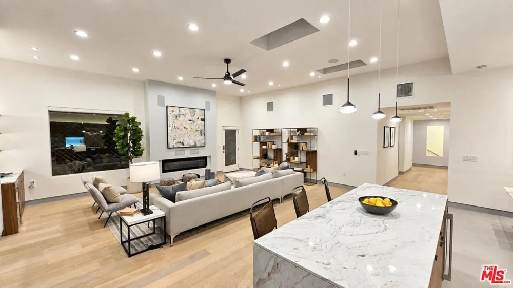 10572 Putney Road Los Angeles, CA 90064