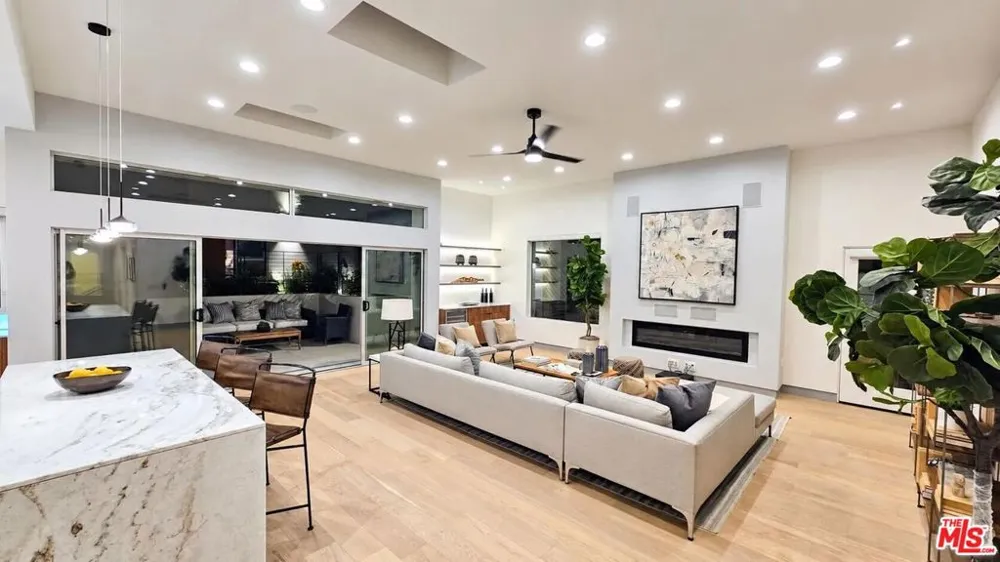 10572 Putney Road Los Angeles, CA 90064