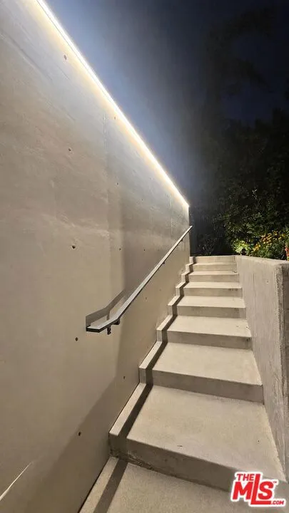 10572 Putney Road Los Angeles, CA 90064