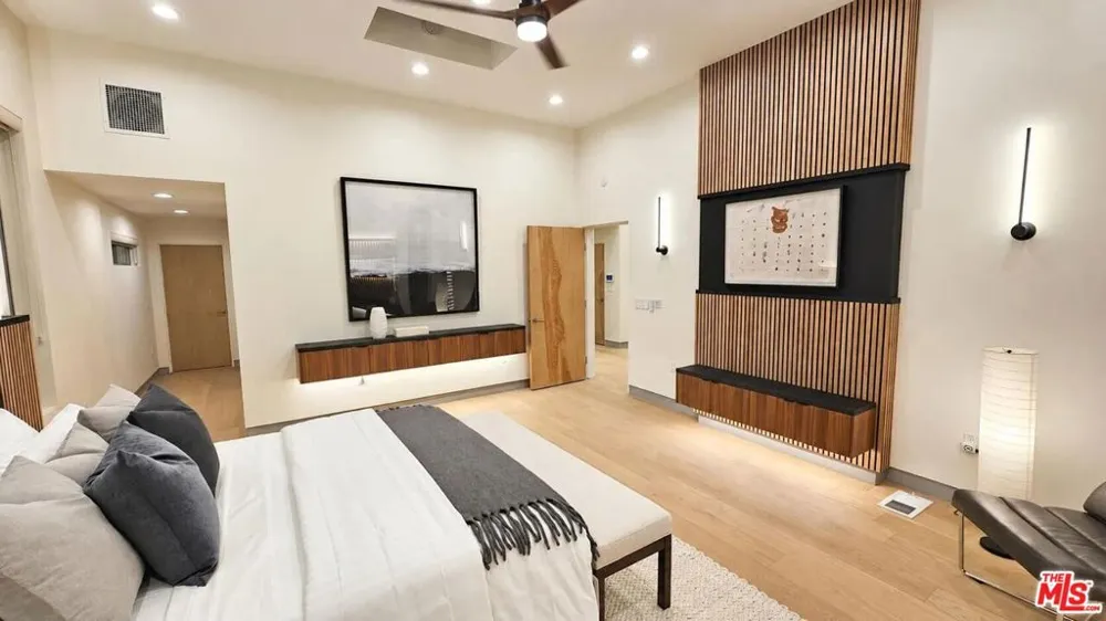 10572 Putney Road Los Angeles, CA 90064