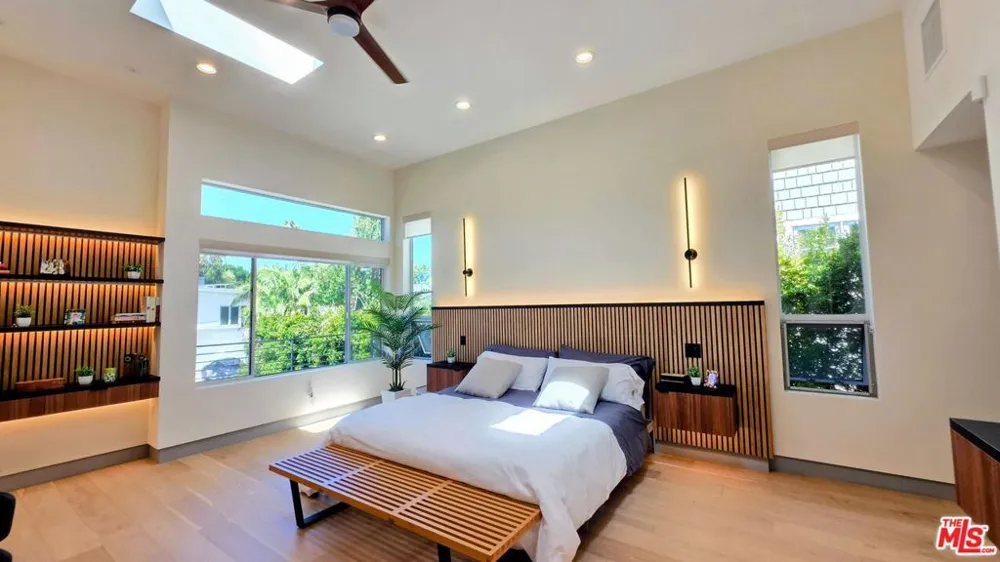 10572 Putney Road Los Angeles, CA 90064
