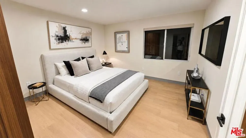 10572 Putney Road Los Angeles, CA 90064
