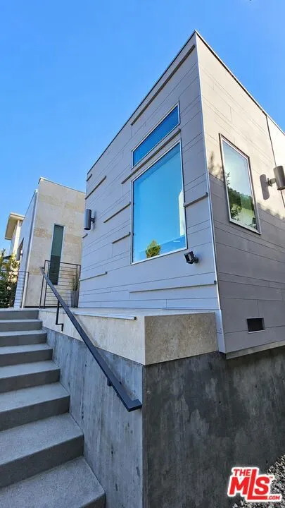 10572 Putney Road Los Angeles, CA 90064