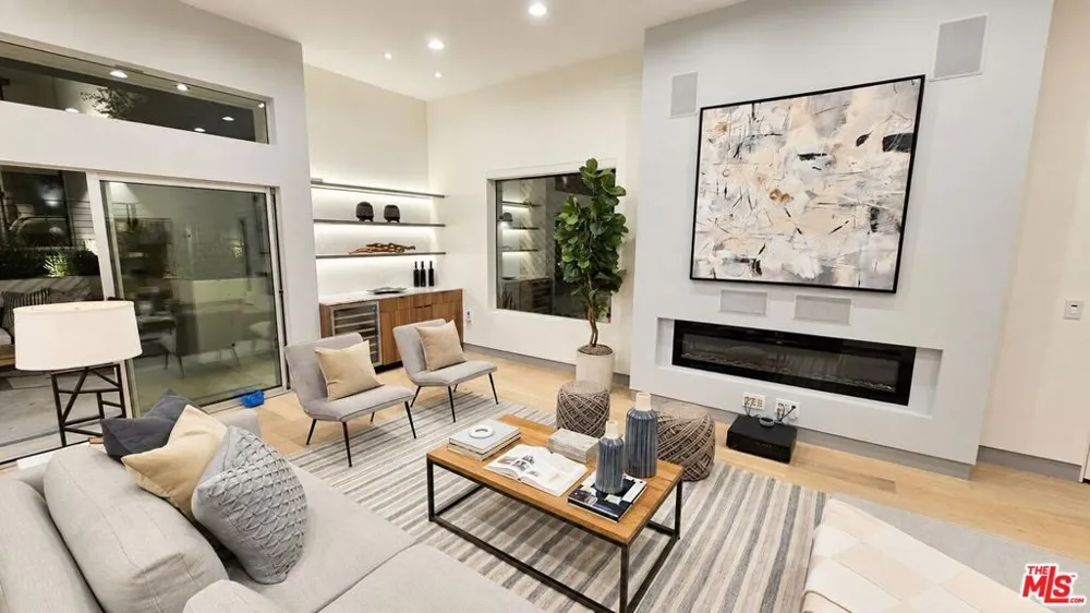 10572 Putney Road Los Angeles, CA 90064