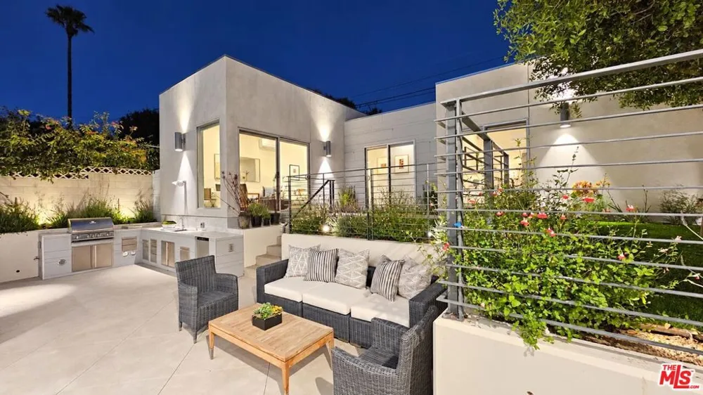 10572 Putney Road Los Angeles, CA 90064
