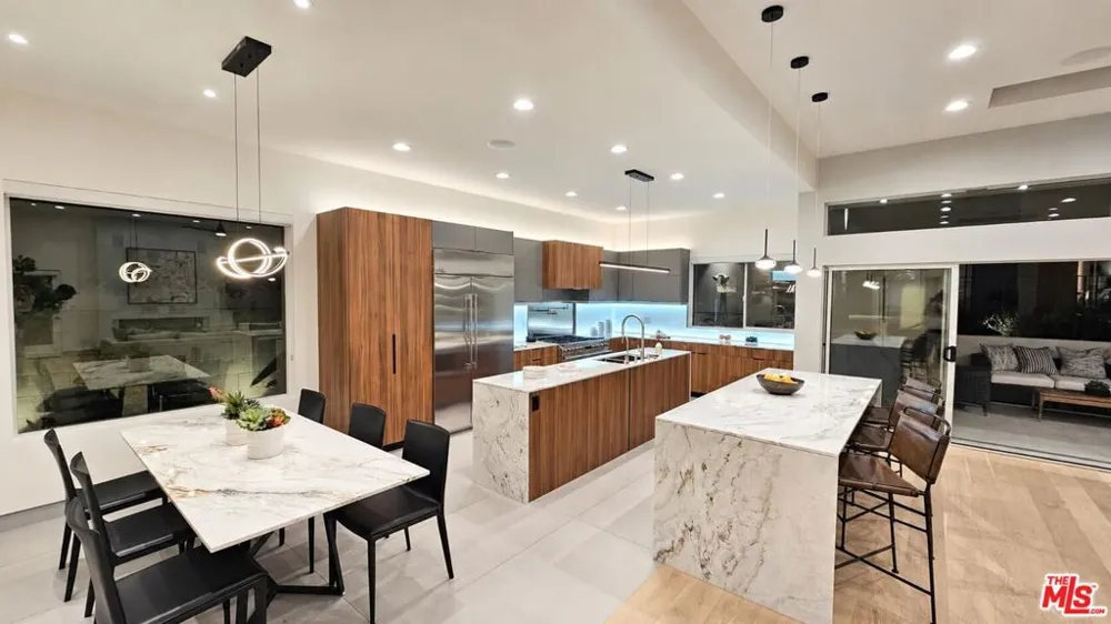 10572 Putney Road Los Angeles, CA 90064