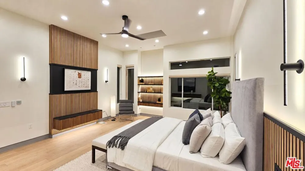 10572 Putney Road Los Angeles, CA 90064