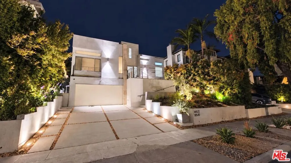 10572 Putney Road Los Angeles, CA 90064