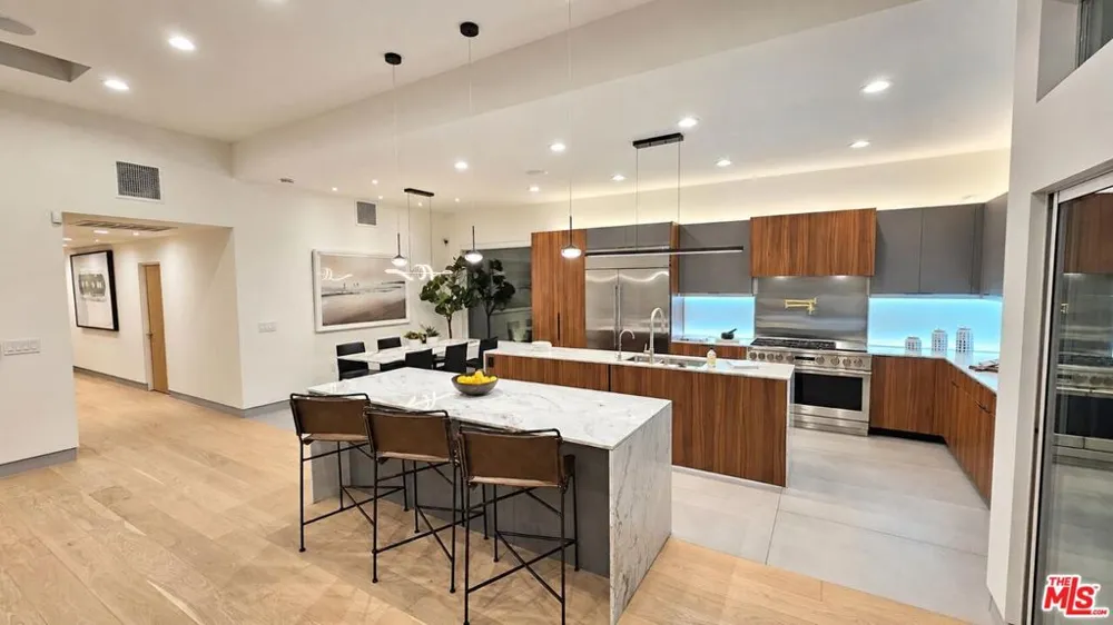 10572 Putney Road Los Angeles, CA 90064
