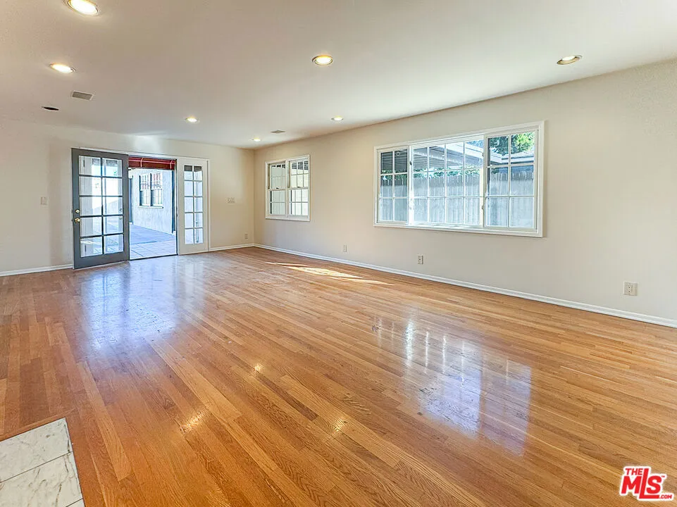 2445 22nd Street Santa Monica, CA 90405