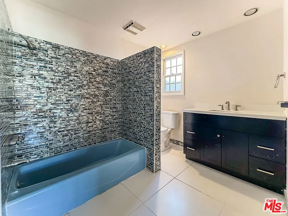 2445 22nd Street Santa Monica, CA 90405