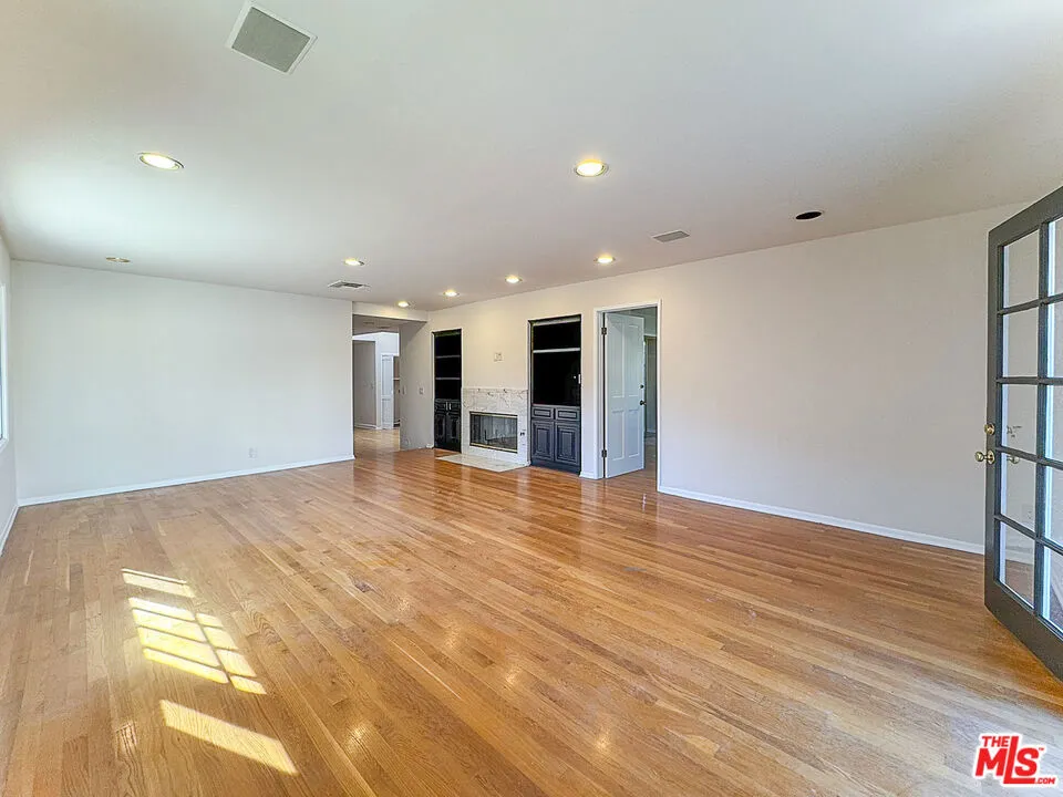 2445 22nd Street Santa Monica, CA 90405