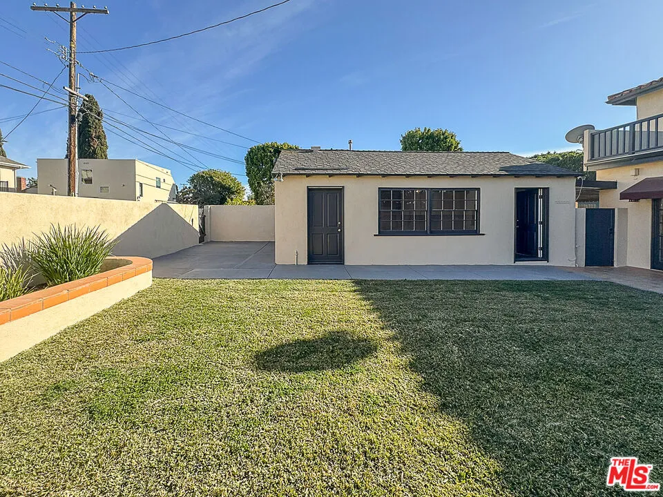 2445 22nd Street Santa Monica, CA 90405