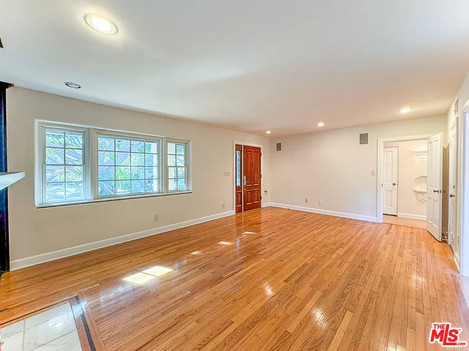 2445 22nd Street Santa Monica, CA 90405