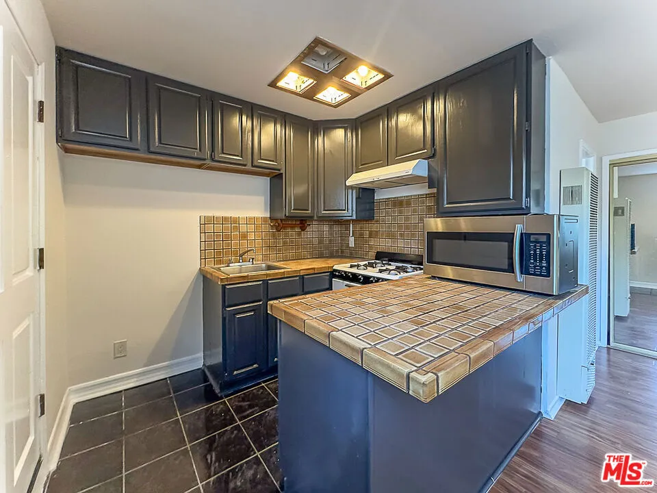 2445 22nd Street Santa Monica, CA 90405