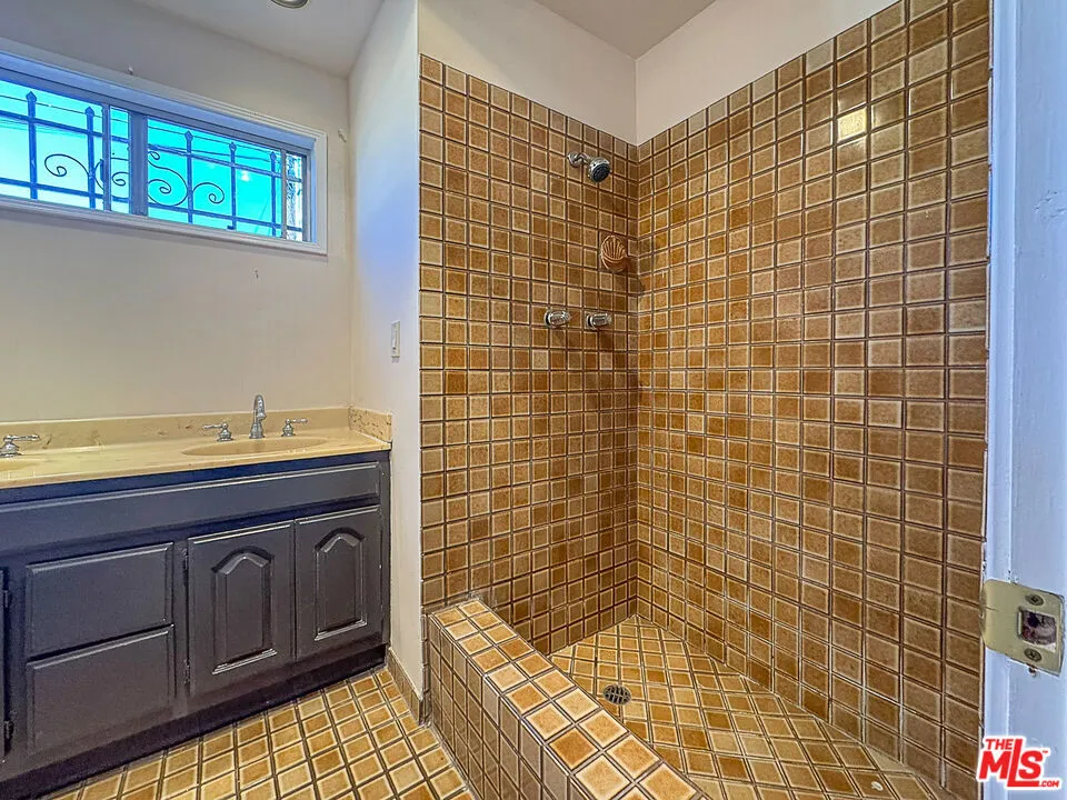 2445 22nd Street Santa Monica, CA 90405