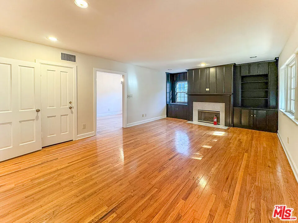 2445 22nd Street Santa Monica, CA 90405