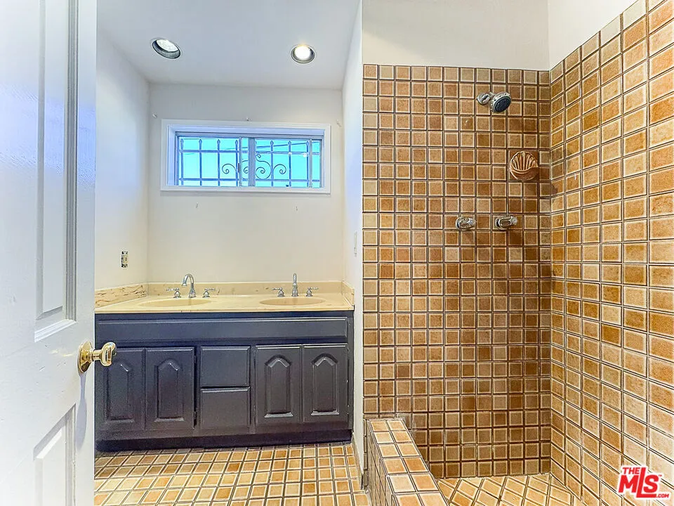 2445 22nd Street Santa Monica, CA 90405