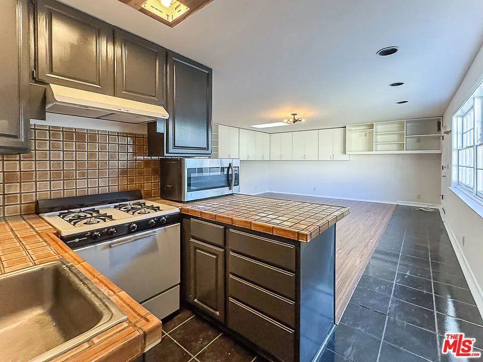 2445 22nd Street Santa Monica, CA 90405