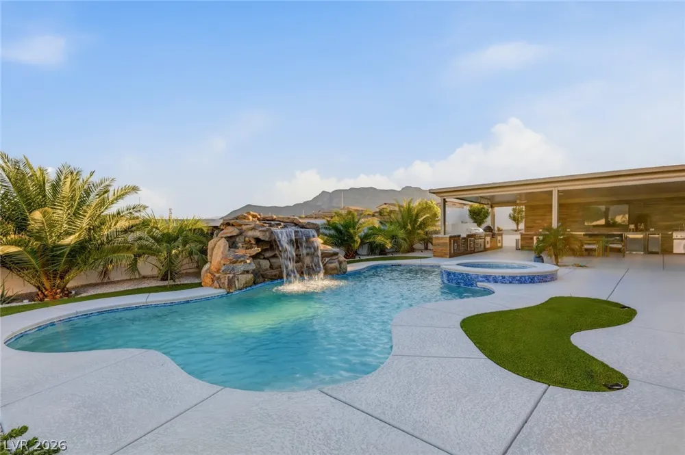 9935 Justin Earl Avenue Las Vegas, NV 89149