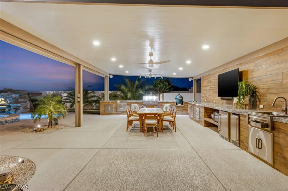 9935 Justin Earl Avenue Las Vegas, NV 89149