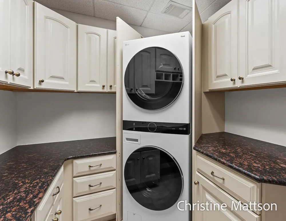 2964 Lakeshore Drive #E702 Muskegon City, MI 49441