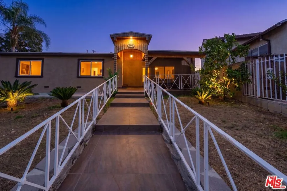 8149 Alcove Avenue Los Angeles, CA 91605