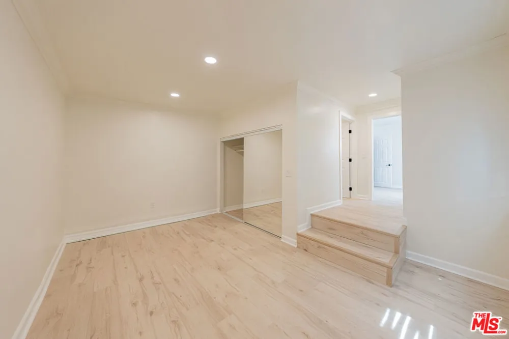 8149 Alcove Avenue Los Angeles, CA 91605